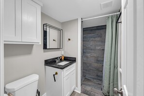 Towels, soap, shampoo, toilet paper