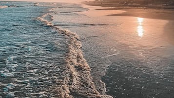 Plage, chaises longues