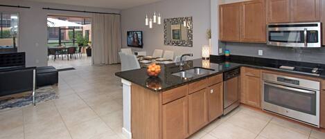 Micro-ondes, four, plaque de cuisson, lave-vaisselle