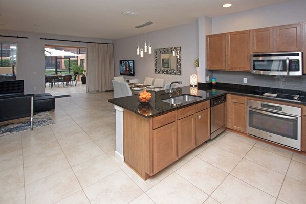 電子レンジ、オーブン、コンロ、食器洗い機