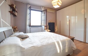 3 bedrooms, travel crib, free WiFi