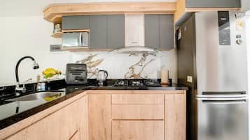 Microondas y placa de cocina