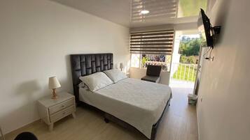 3 slaapkamers, een strijkplank/strijkijzer, wifi, beddengoed