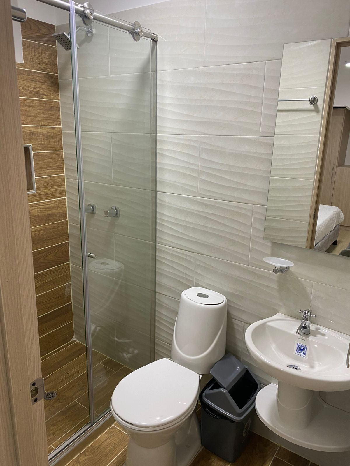 ヘアドライヤー、タオル、石鹸、シャンプー