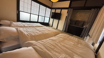 3 habitaciones, escritorio, cuna de viaje y wifi gratis