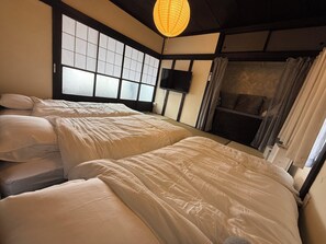 3 bedrooms, desk, travel cot, free WiFi