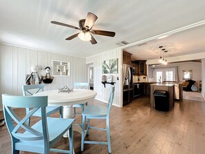 Dining - The Parkside Retreat at 78th Street (Pinellas Park)