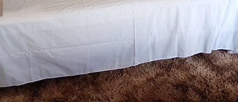 2 bedrooms, internet, bed sheets