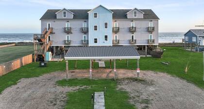 Casa Dora - Pool, Games, & Beachfront Fun!