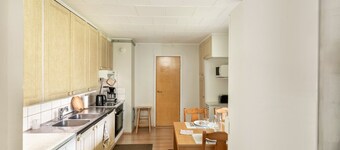 Spacious Riverside House with Private Sauna & Free Parking