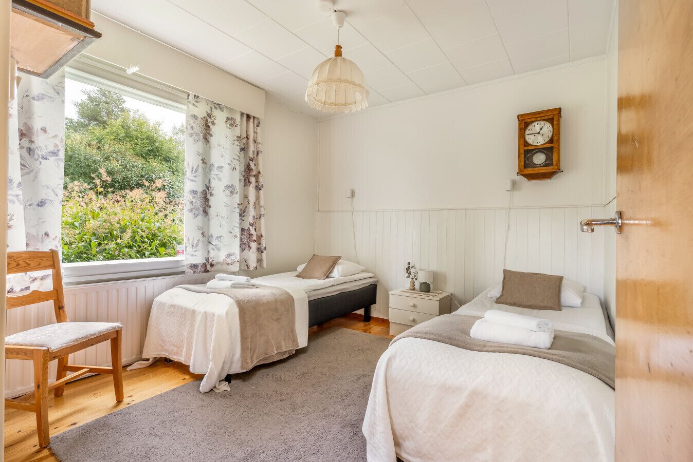 4 bedrooms, desk, iron/ironing board, free WiFi