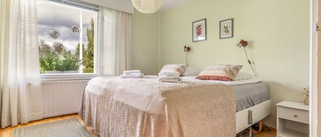 4 عدّة غرف نوم ومكتب ومكواة/لوح كي وواي فاي مجانًا