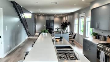 冰箱、微波炉、烤箱、炉灶