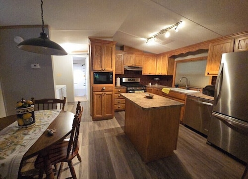 Charming 2-bedroom house in nice gated community with AC , shared swiming pool