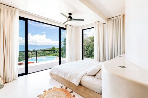 Luxury villa with spectacular views of Pavones point surf break