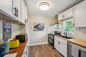 Microwave, oven, stovetop, dishwasher - Walk to Notre Dame • Game Room • Sleeps 6 • Enclosed Porch • Cozy Winter Stay (South Bend)