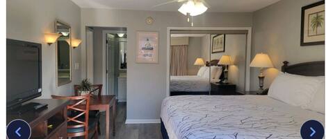 Tabla de planchar con plancha, wifi, ropa de cama