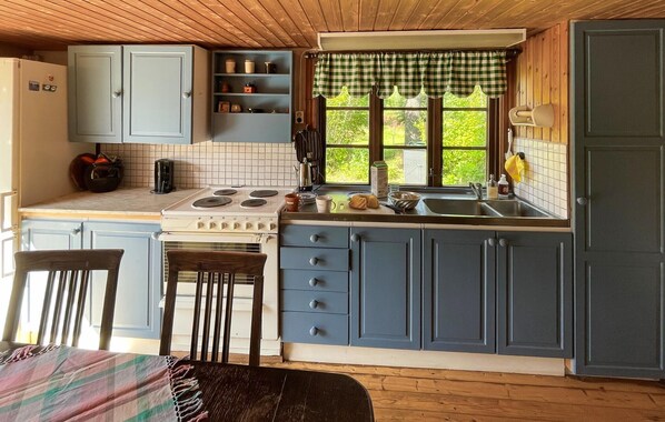 Fridge, stovetop, dishwasher, coffee/tea maker