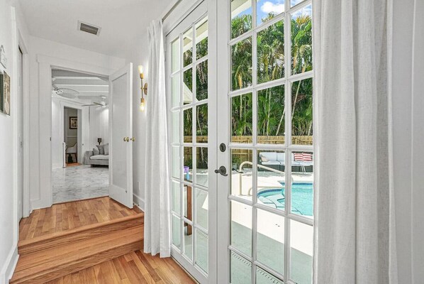 Interior - Heated Pool Oasis West Palm Beach Escape Pet Friendly (West Palm Beach)