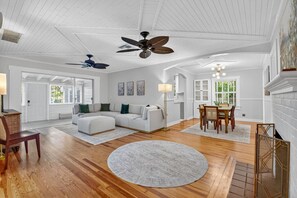 TV, fireplace - Heated Pool Oasis West Palm Beach Escape Pet Friendly (West Palm Beach)