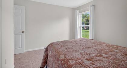 Sleeps 6 Port Saint Lucie Retreat Home BBQ Grill