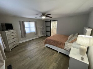 3 bedrooms, desk, iron/ironing board, WiFi