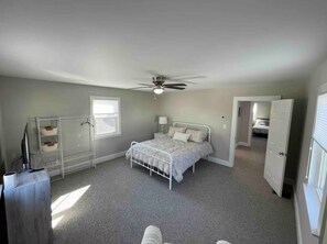 3 habitaciones, escritorio, tabla de planchar con plancha y wifi 