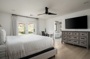 3 bedrooms, desk, iron/ironing board, travel cot