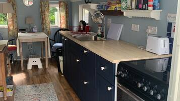 Réfrigérateur, micro-ondes, four, lave-vaisselle