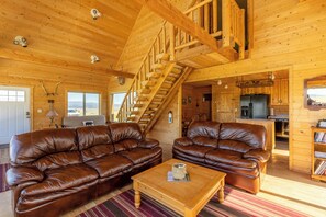 TV, fireplace - Enchanting 3-bedroom cabin in Cameron Near Yellowstone National Park. (Cameron)
