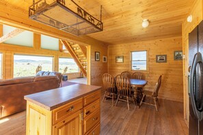 Interior - Enchanting 3-bedroom cabin in Cameron Near Yellowstone National Park. (Cameron)