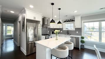 Micro-ondes, four, plaque de cuisson, lave-vaisselle