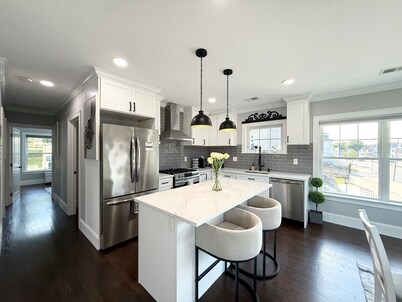 Welcome to Your Luxurious Urban Haven!