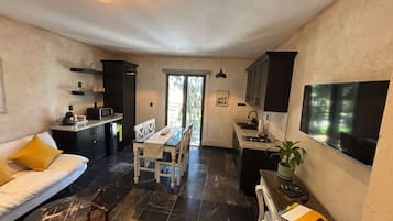 Basic Apartment | Living area