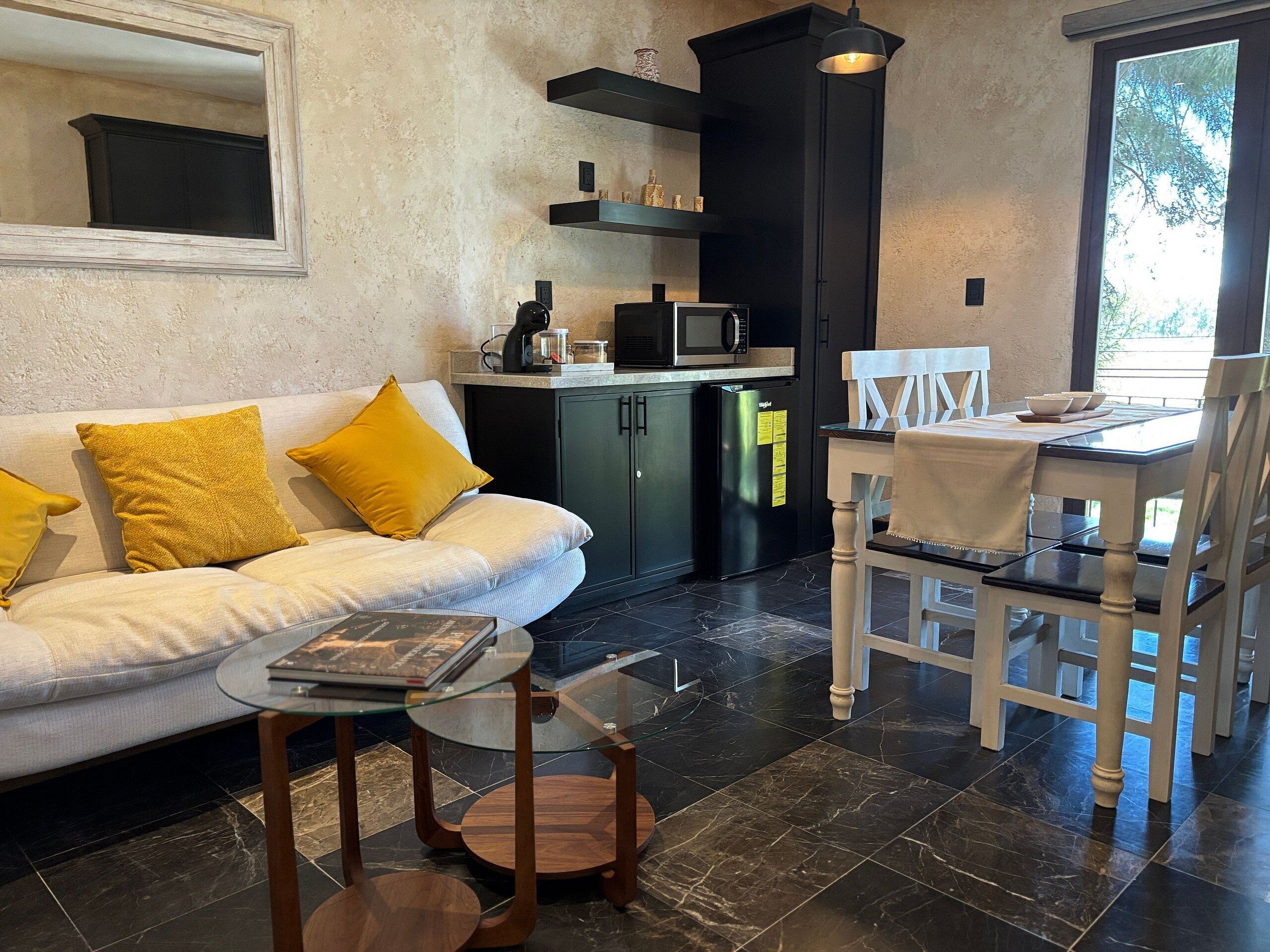 Basic Apartment | Living area