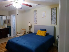 2 bedrooms, iron/ironing board, WiFi, bed sheets