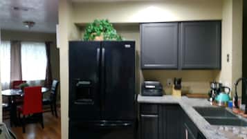 Microones, forn, placa de cuina i rentaplats