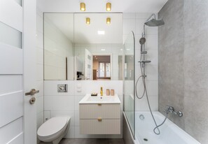 Secador de pelo, toallas