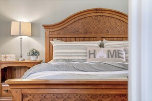 4 bedrooms, desk, iron/ironing board, travel crib