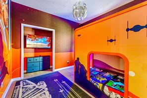 4 Schlafzimmer, Schreibtisch, Bügeleisen/Bügelbrett, Reisekinderbett