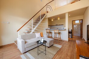 Suite, Mezzanine | Free WiFi