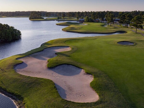 Golf - The Allure of an exceptional 2-bedroom, 2-bathroom top-floor end unit condo (Myrtle Beach)