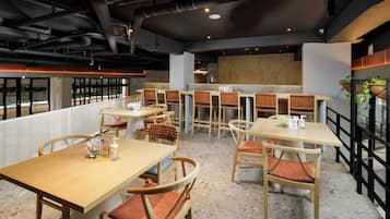Free daily cooked-to-order breakfast
