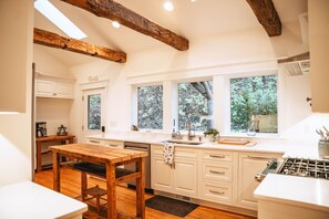 Réfrigérateur, micro-ondes, four, lave-vaisselle