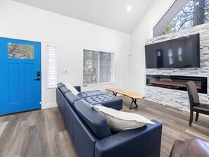 Living area - Modern Cabin w/ large deck, nestled in the pines, secluded yet close to town. (Show Low)