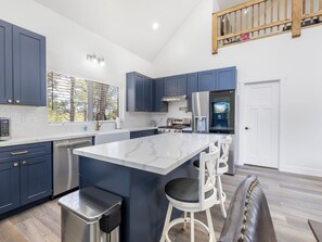 Private kitchen - Modern Cabin w/ large deck, nestled in the pines, secluded yet close to town. (Show Low)