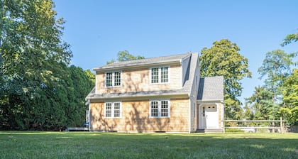 Shining Sea Hideaway・Walk everywhere, 6 Beds, Newly remodeled