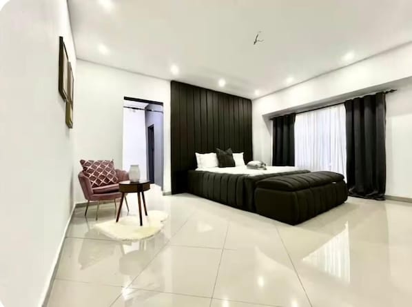 2 bedrooms, internet, bed sheets