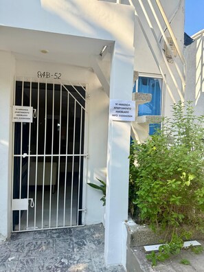 Exterior detail - Cozy white house (Barranquilla)