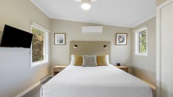 3 bedrooms, iron/ironing board, bed sheets